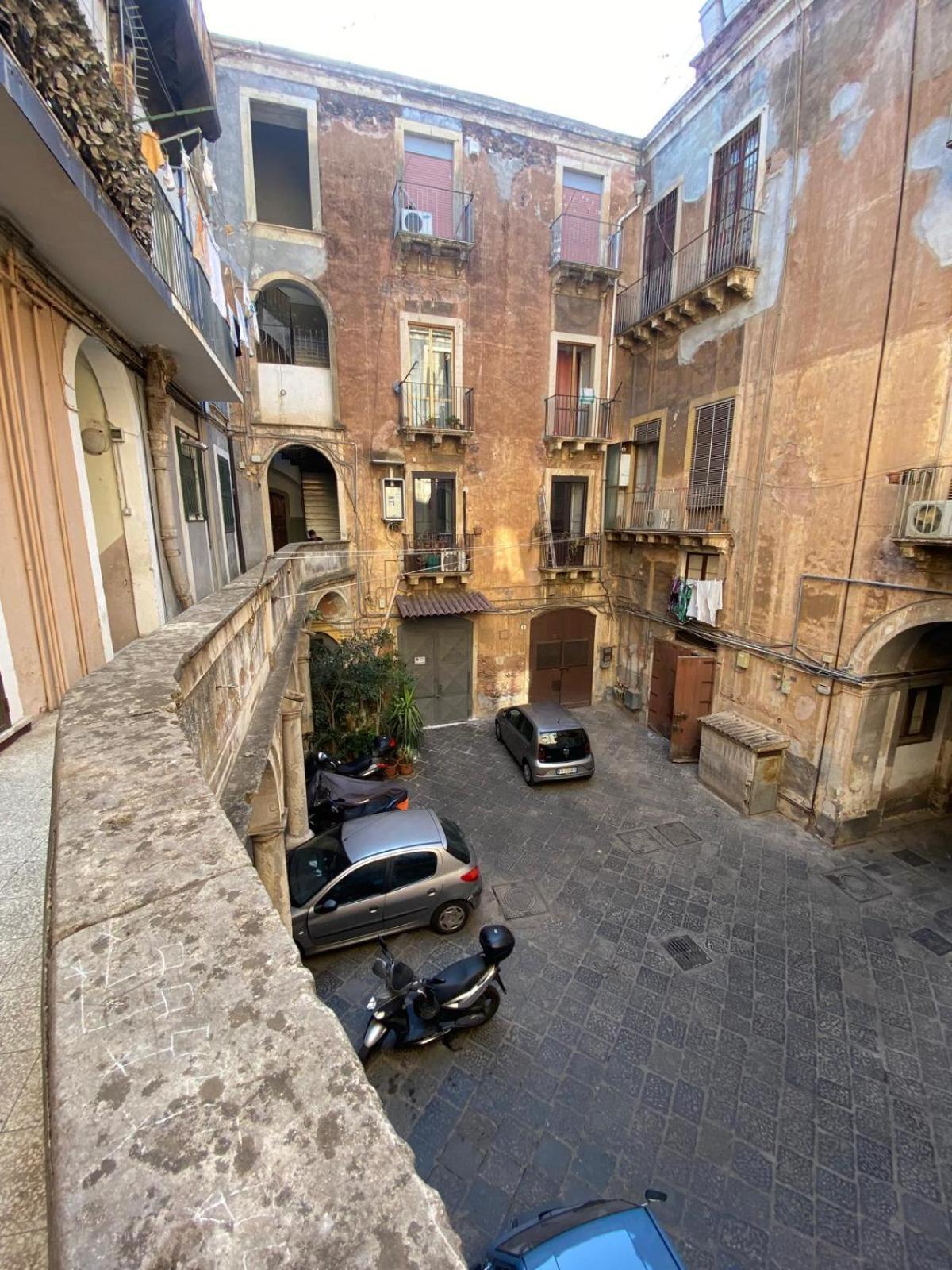 Ciuri Tuttu L'Annu Rooms Катания Экстерьер фото